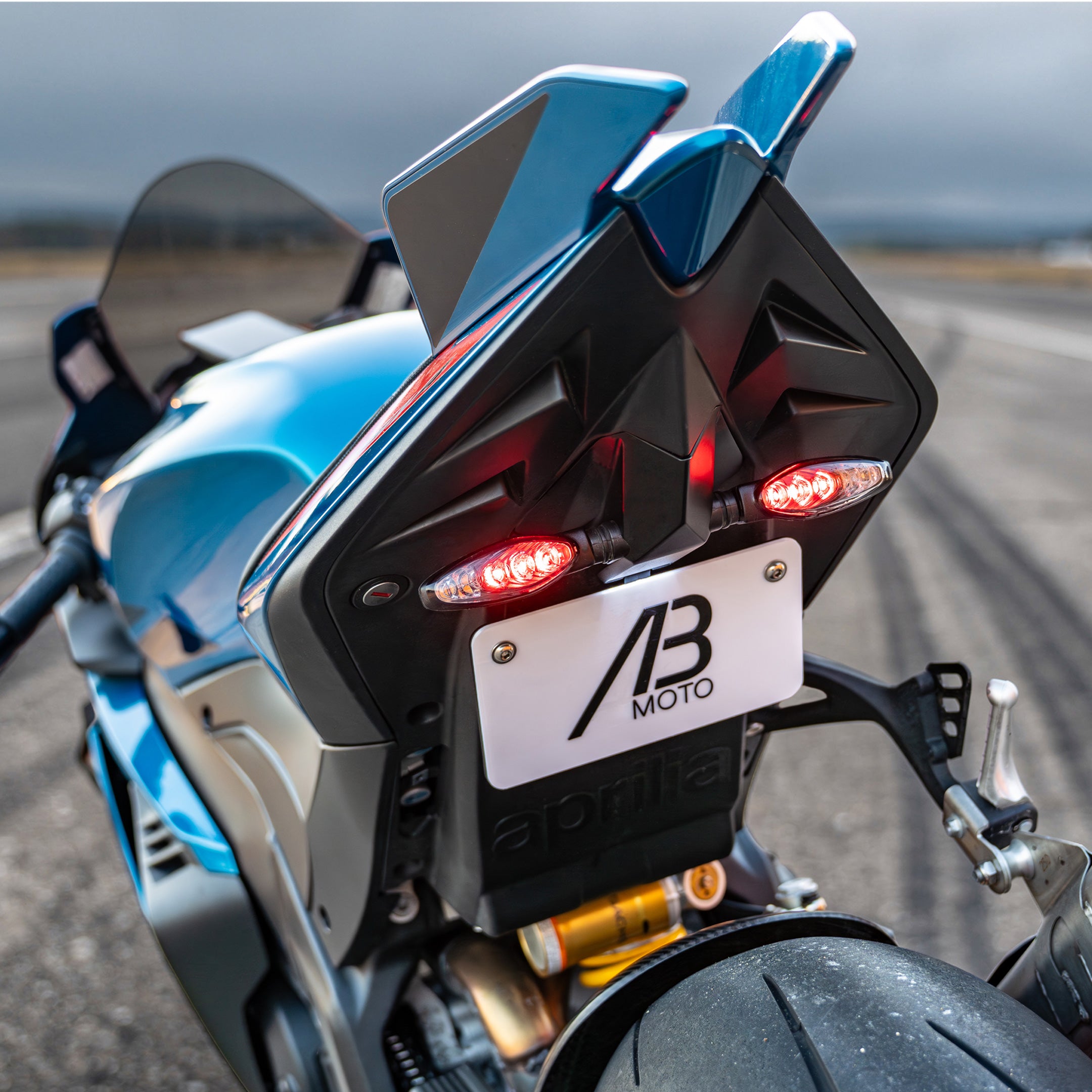 rsv4-tucked-2.jpg?v=1769761197